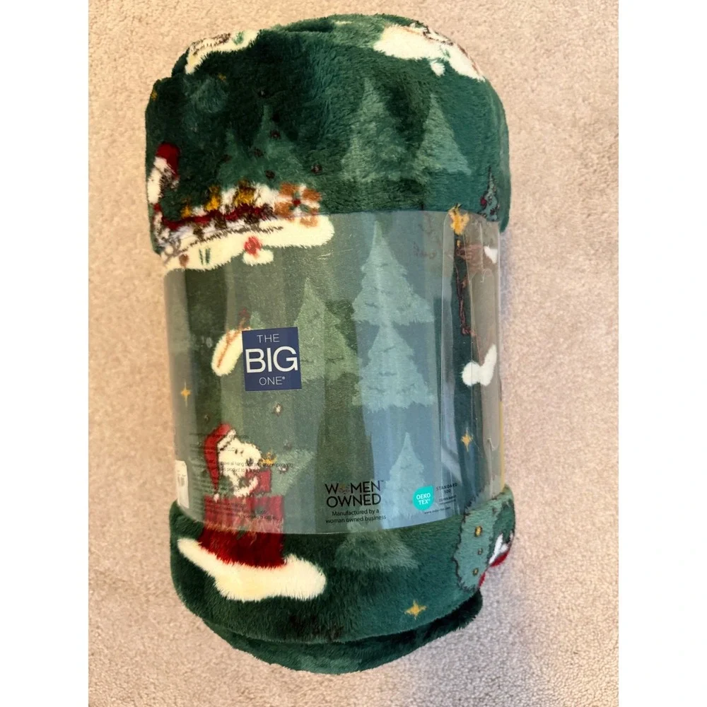 NEW Peanuts Snoopy Christmas Plush Throw Blanket Green 5x6 Oversized The Big One